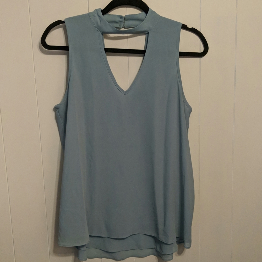 CUTE sleeveless v-neck top with neck cinch